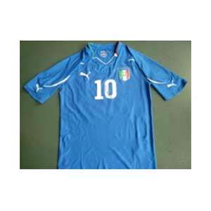 Ultime ore per l'asta delle stelle su ebay: c' la maglia azzurra di Antonio Cassano